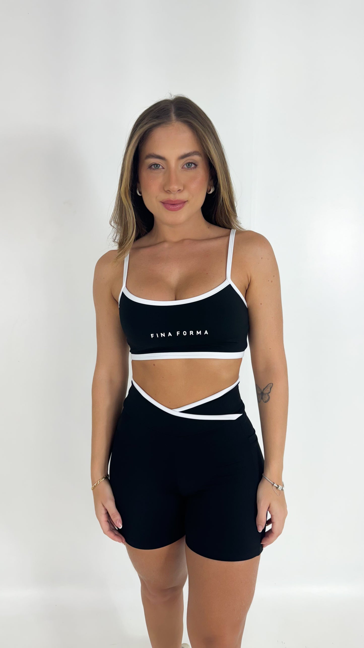 BERMUDA COM BOLSO - PRETO