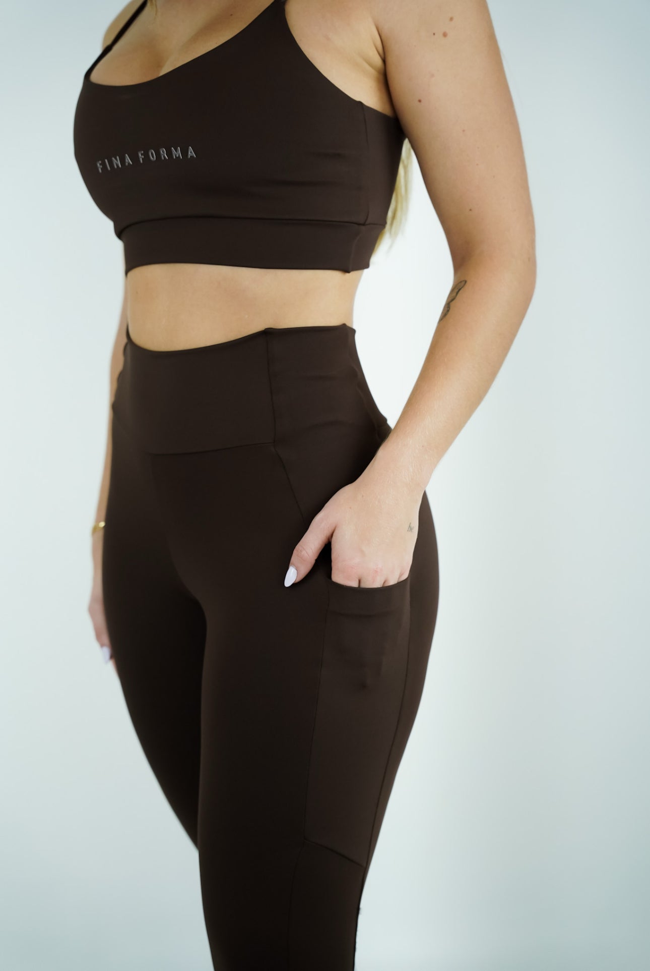 LEGGING COM BOLSO - MARROM FORTE