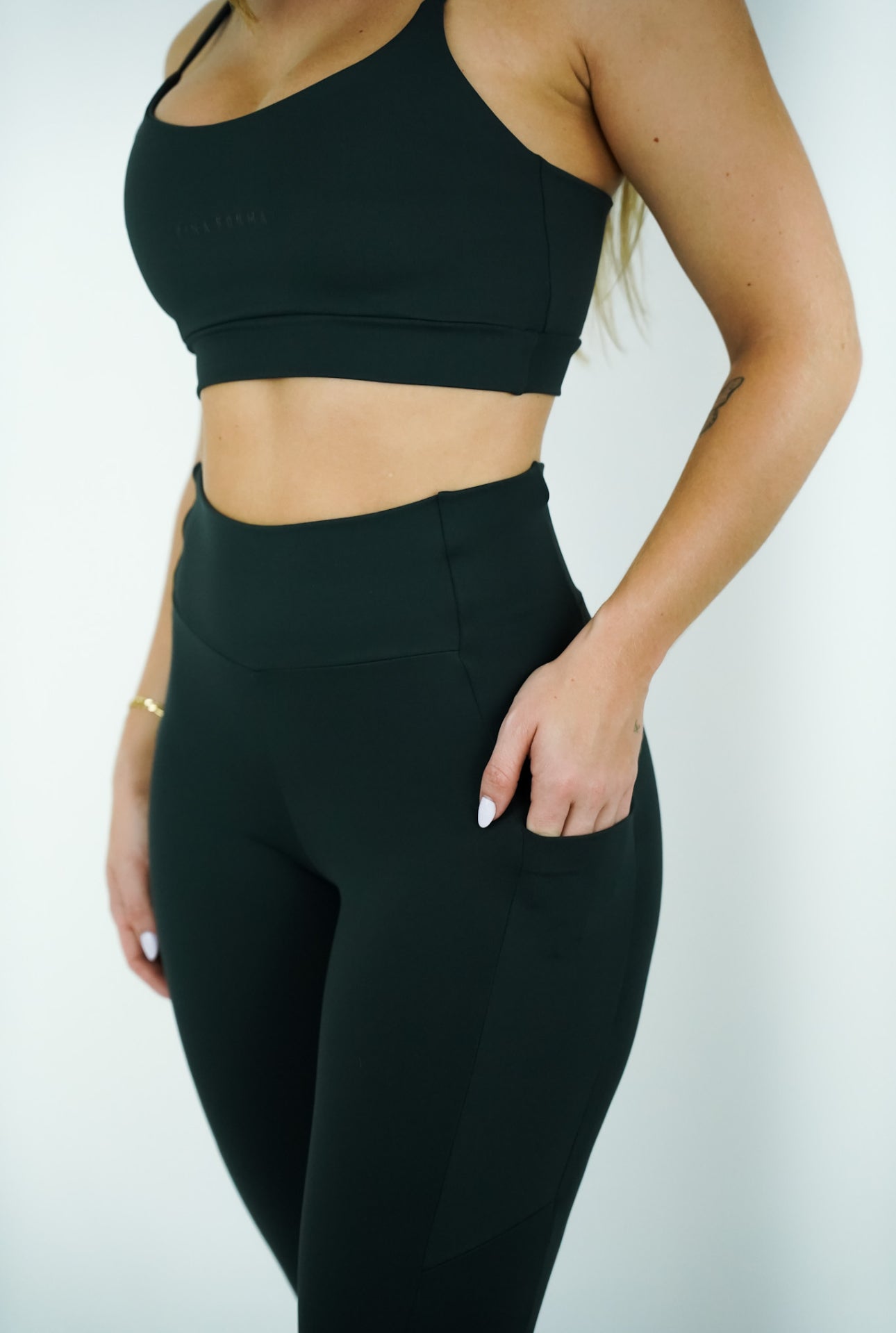 LEGGING COM BOLSO - CINZA CHUMBO