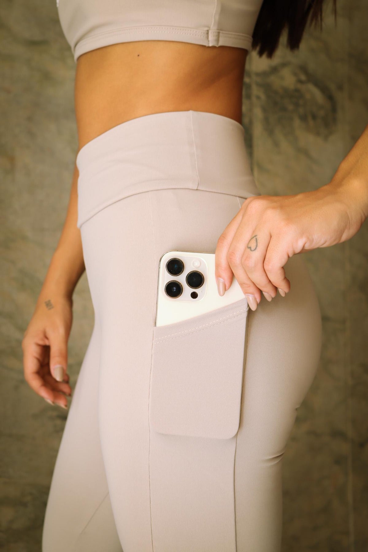 LEGGING COM BOLSO - NUDE - Fina Forma Fitness