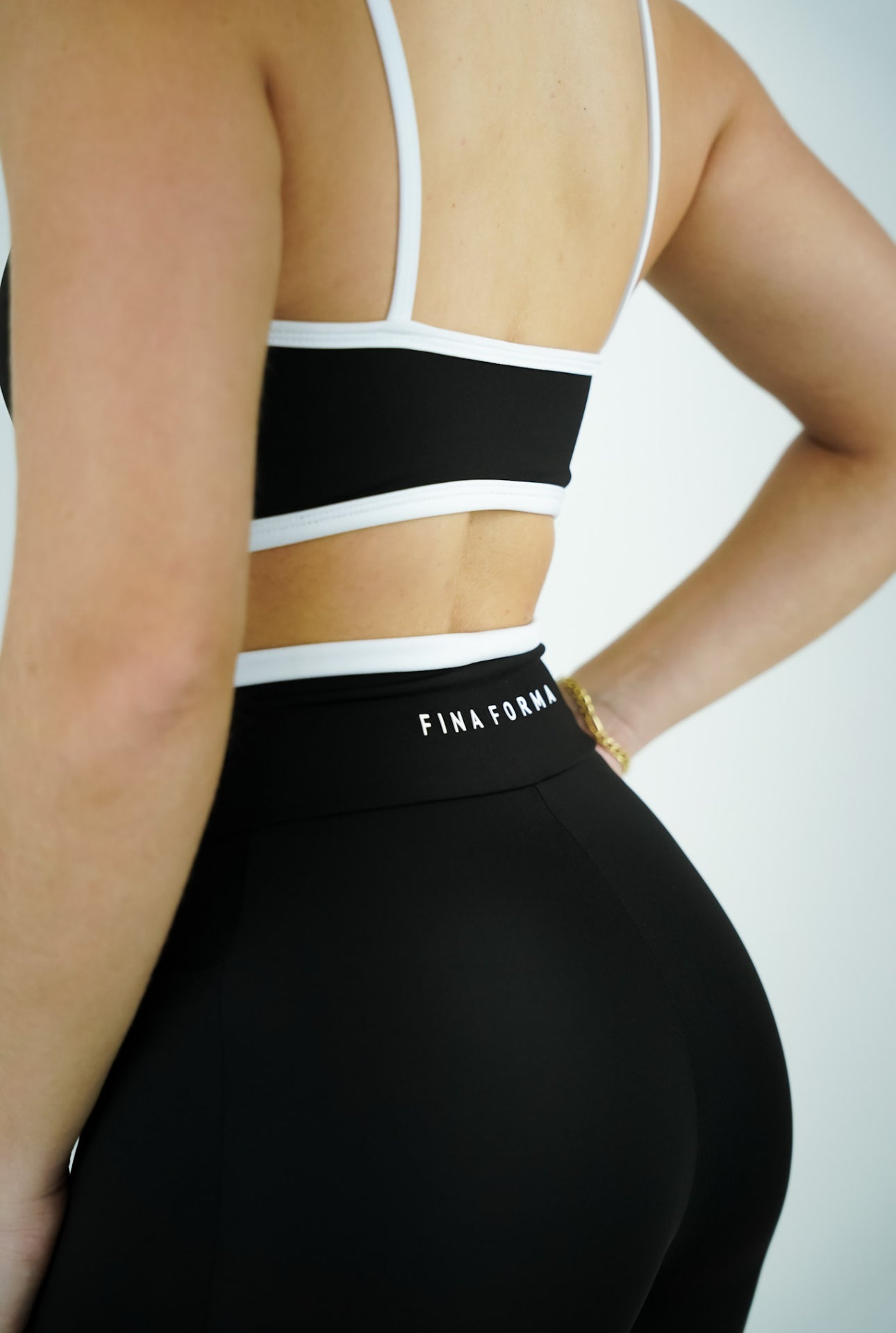 LEGGING COM BOLSO - PRETO