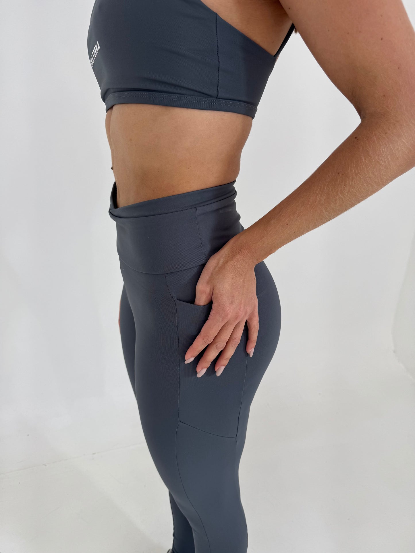 LEGGING COM BOLSO - CINZA