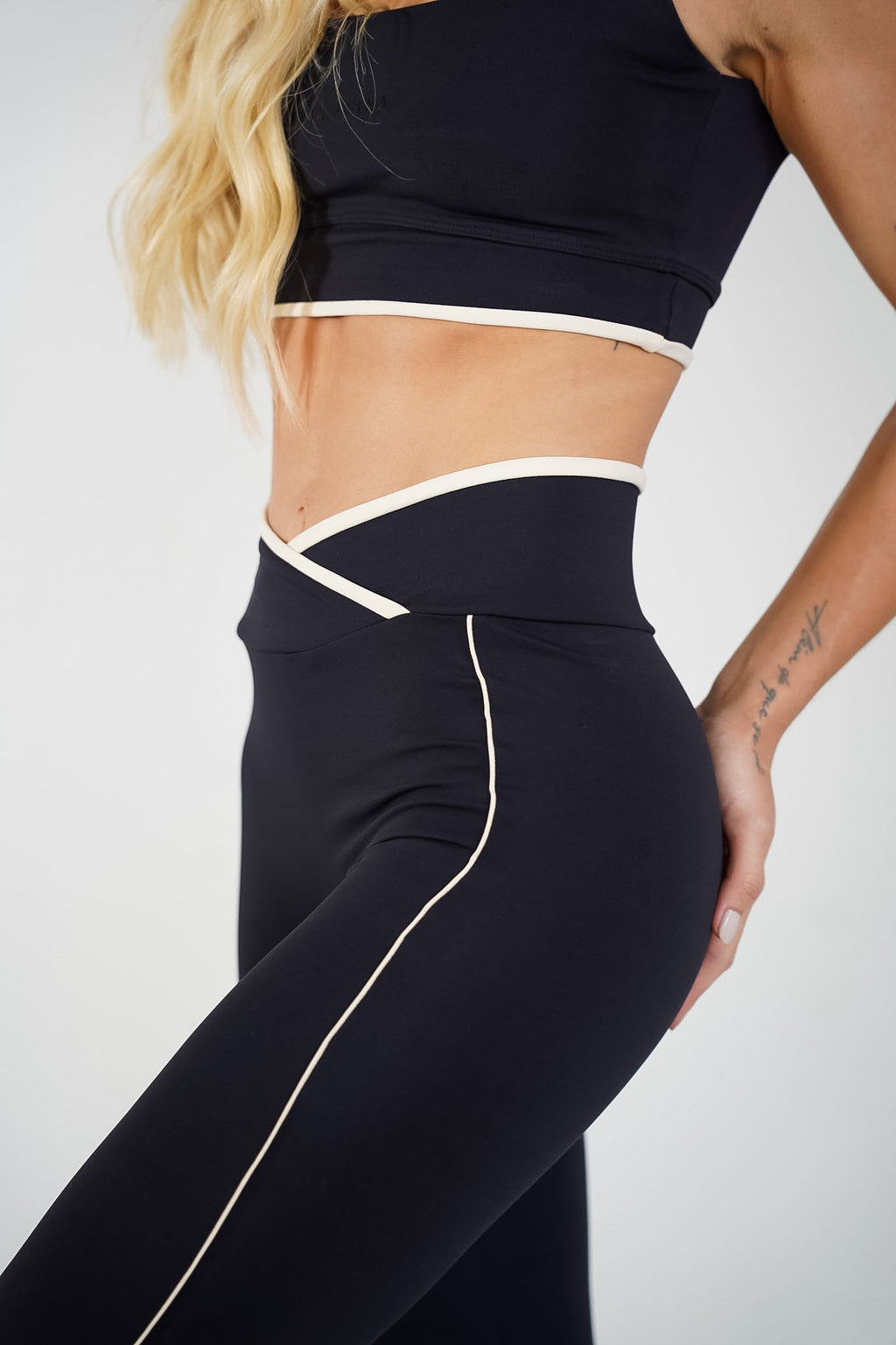 Legging Flora Preto — Fresh Collection