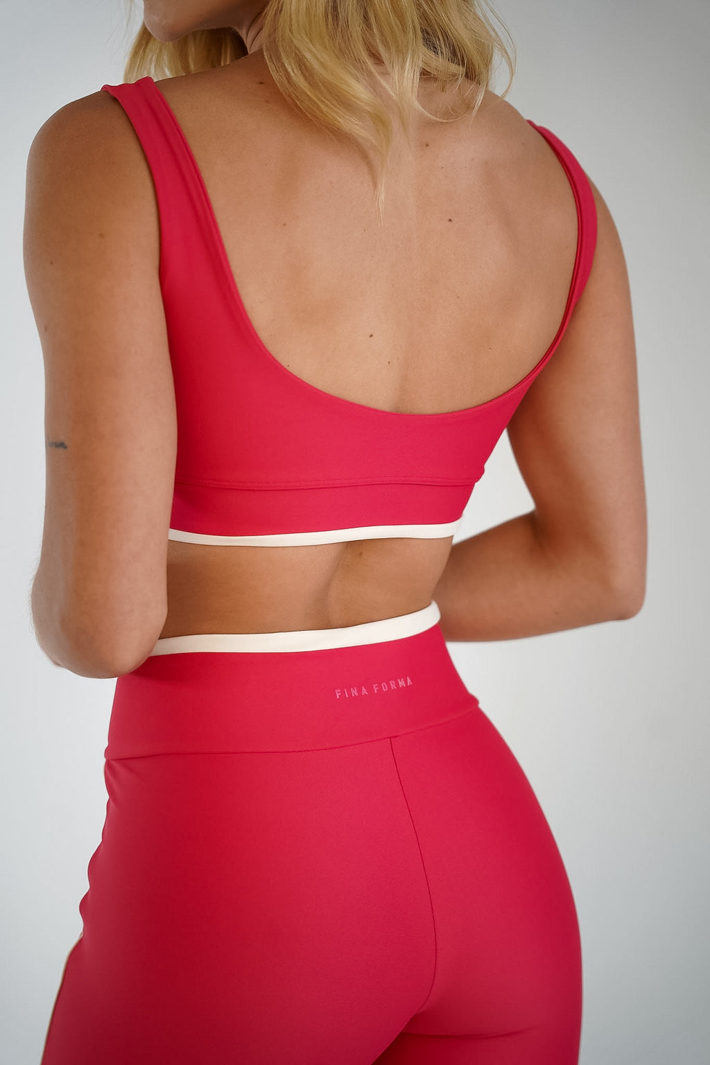 Top Flora Framboesa da Fresh Collection — detalhe das costas e do acabamento claro