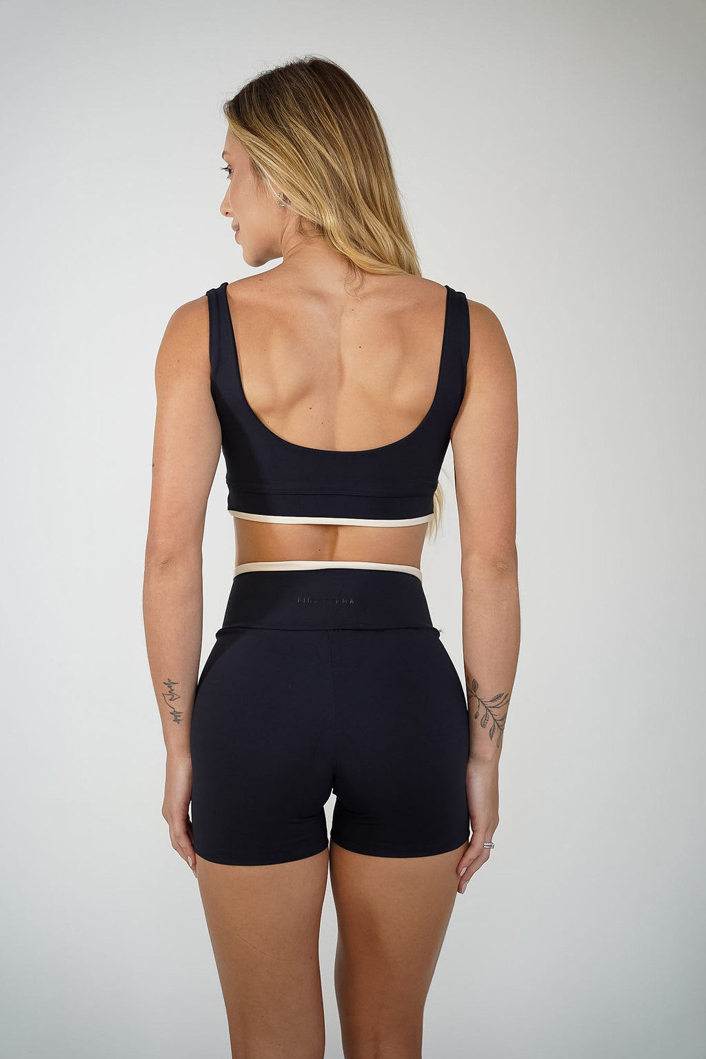 Top Flora Preto da Fresh Collection — vista das costas