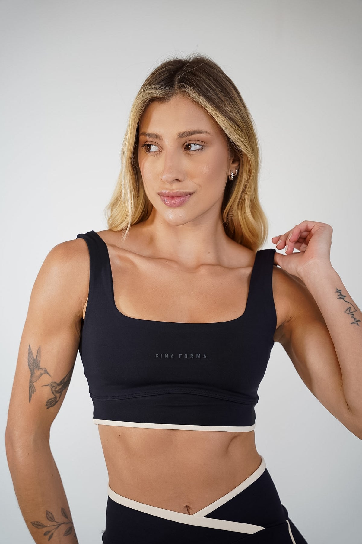 Top Flora Preto da Fresh Collection — vista frontal